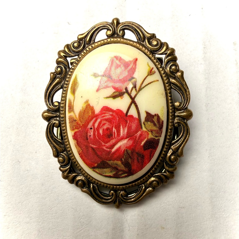 Victorian Rose Porcelain‎ Cameo Gold Tone Metal Frame Scarf Clip Floral Vintage